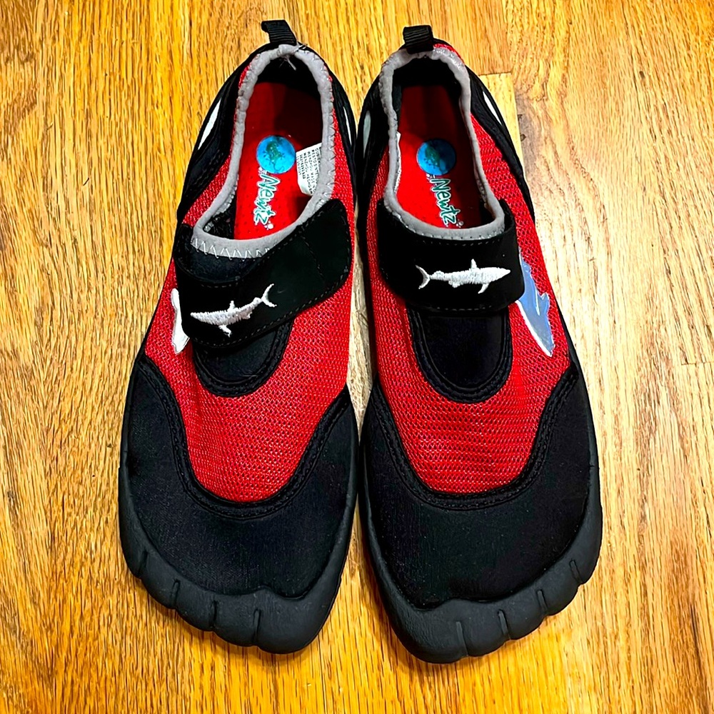 NWOT Newtz Water Shoes